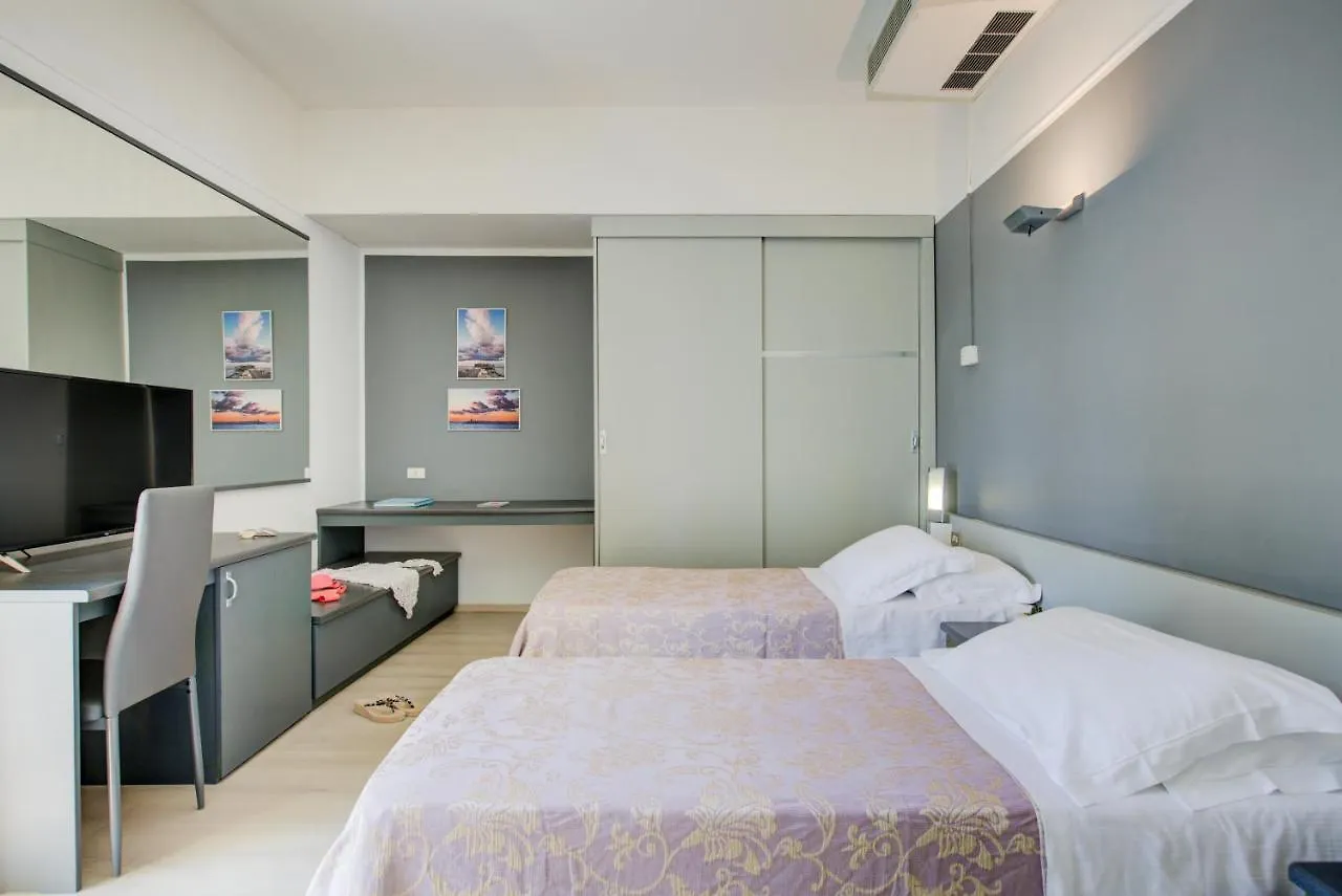 Hotel Ivano Rimini 3*,